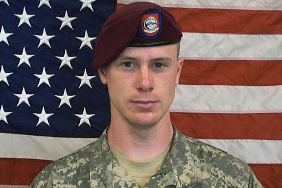 Official U.S. Army portrait of Bowe Bergdahl in camouflage uniform and maroon airborne beret, standing before an American flag prior to his disappearance and capture in Afghanistan.